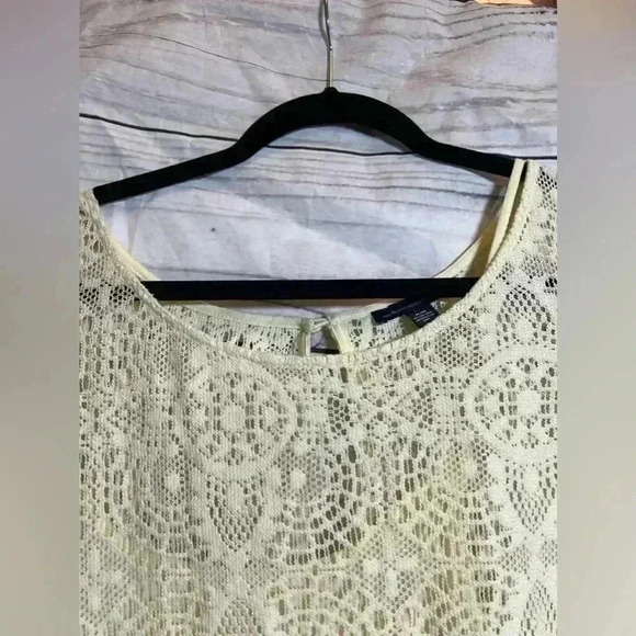 American Eagle lace bell sleeve dress - Picture 3 of 5